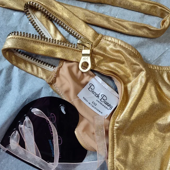 Love Lockdown In Gold - Picture 7 of 11